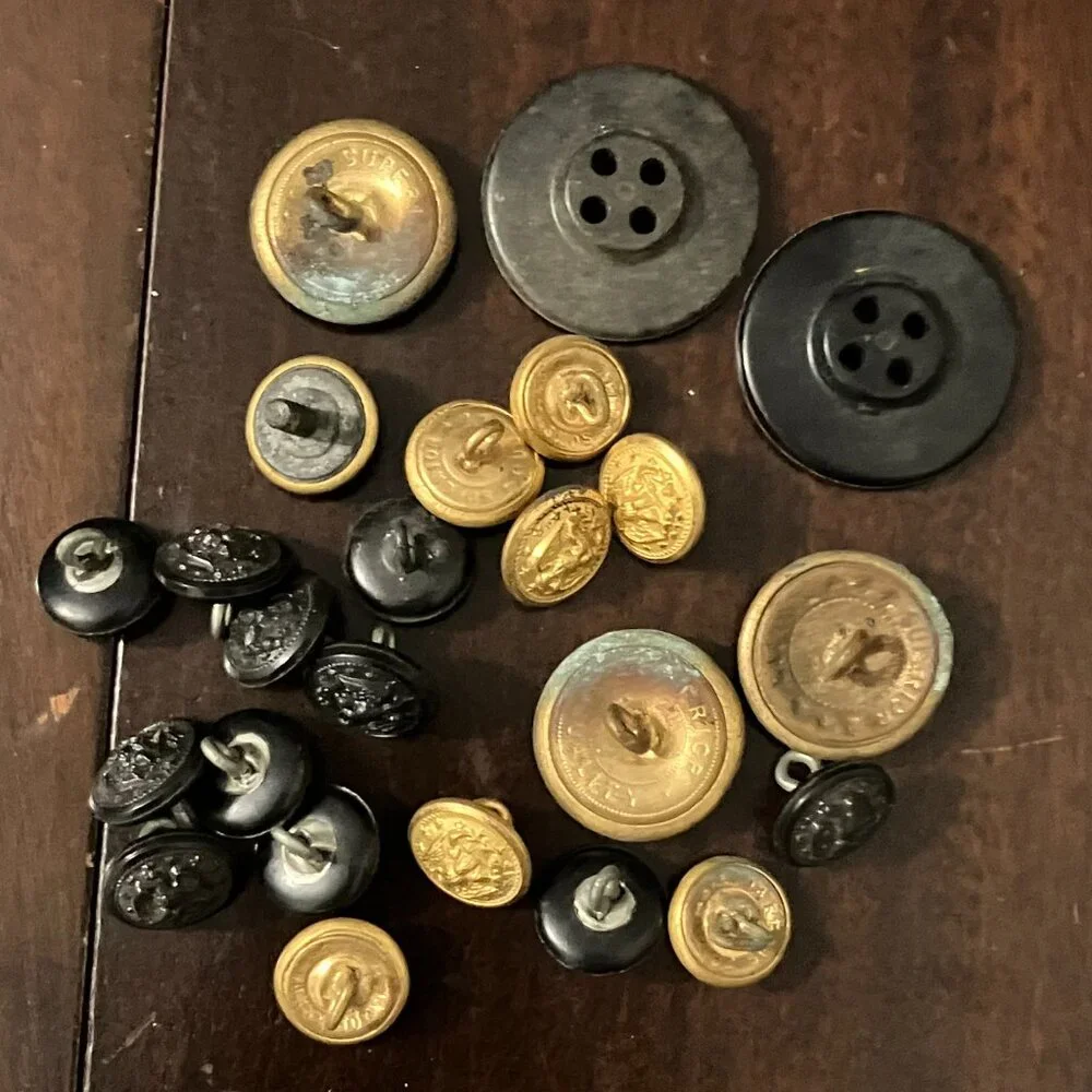 Lot of Vintage US Navy & Navy Medic Buttons WWII Korea Military